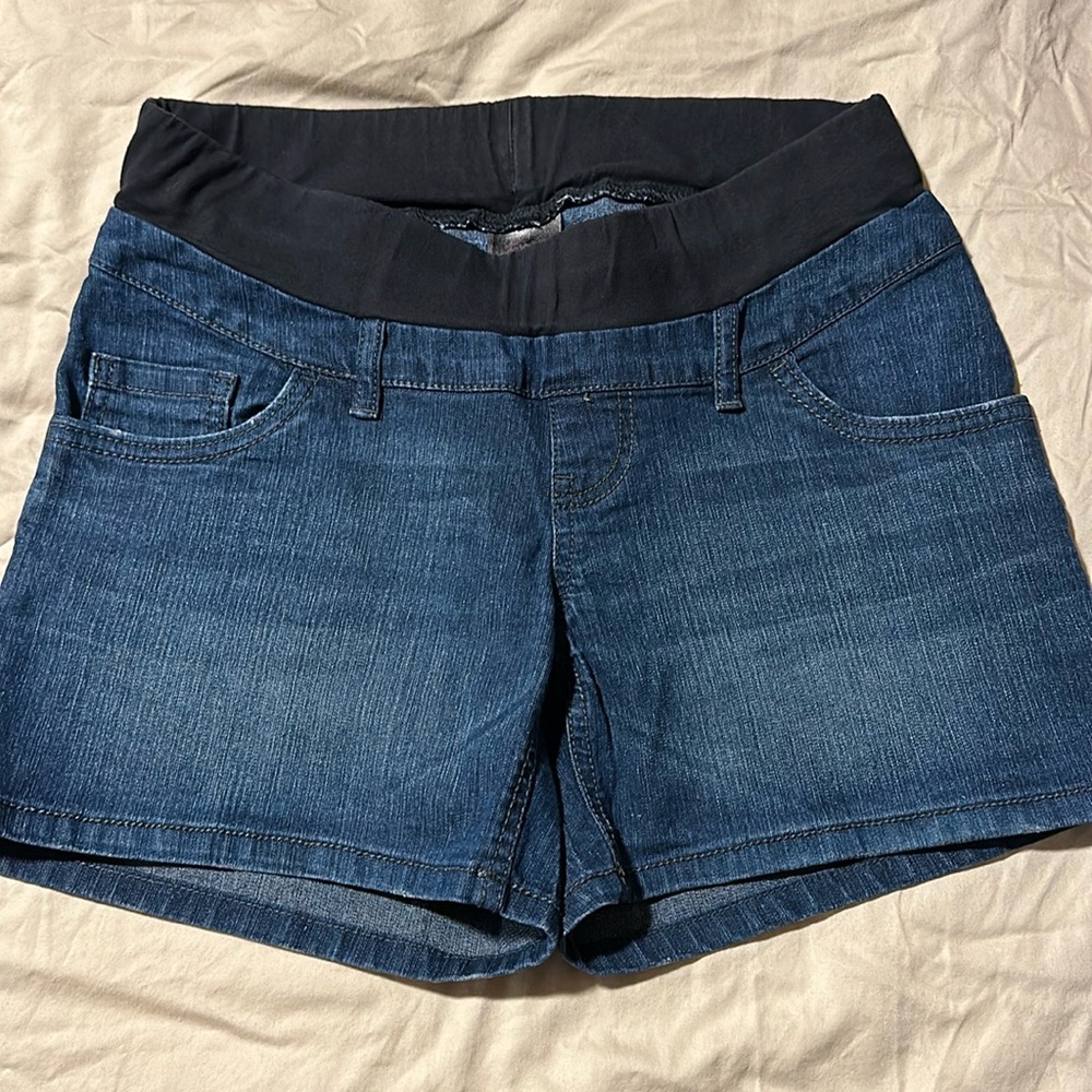 Maternity shorts size small
